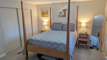 2 bedrooms, desk, iron/ironing board, travel crib