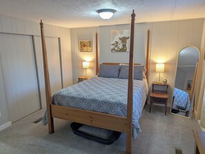 2 bedrooms, desk, iron/ironing board, travel cot