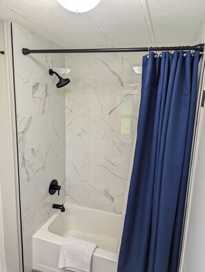 Håndklæder, Sæbe, Shampoo, Toiletpapir