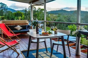 Outdoor dining - La Rocher Eco Retreat (Smiths Creek)