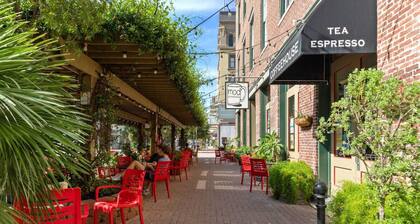 Modern Apartment in Historic Downtown Galveston