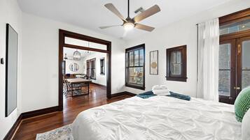 2 bedrooms, desk, iron/ironing board, travel crib