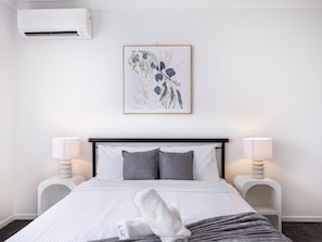 4 habitaciones, escritorio, tabla de planchar con plancha y wifi gratis 