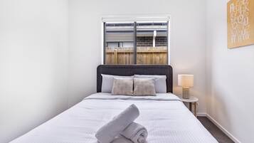 4 habitaciones, escritorio, tabla de planchar con plancha y wifi gratis