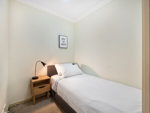 2 室のベッドルーム、デスク、アイロン / アイロン台、WiFi (無料)