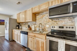 Fridge, microwave, oven, dishwasher - Mountain Retreat (Cascade)