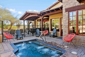 Een verwarmd zwembad