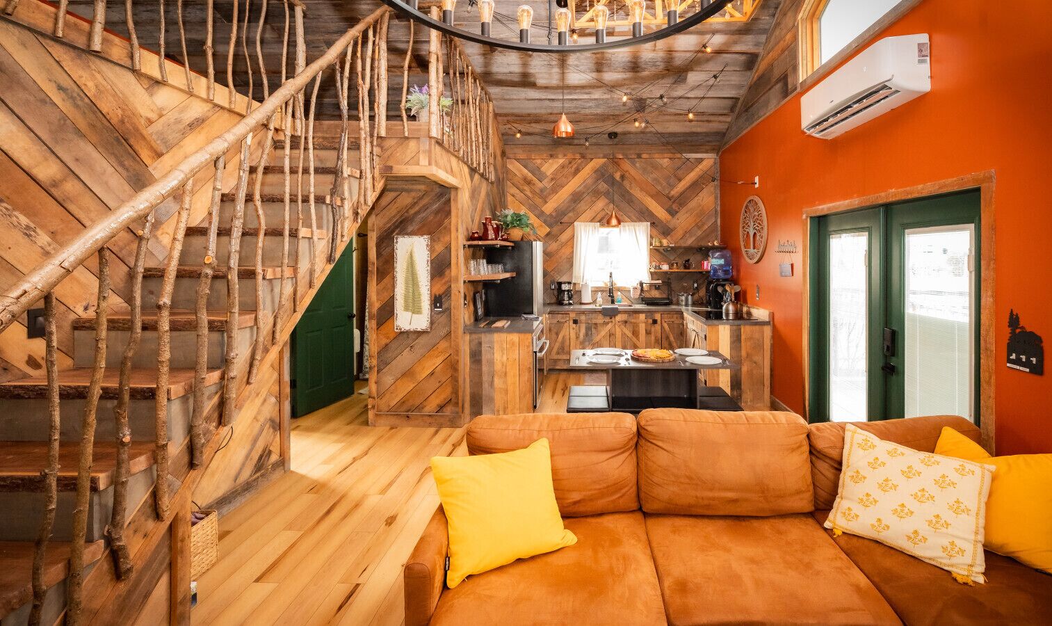 Smart TV, fireplace, books, offices