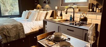 Lodge on Teign River, 1 Bed, Sleeps 2, Parking