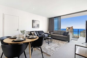 Departamento, 1 habitación, vista al océano | Área de sala de estar