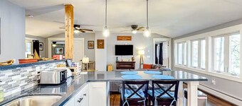 Quiet Leonard Lake Retreat,  Beautiful Waterfront Home 