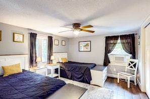 2 habitaciones, tabla de planchar con plancha y cuna de viaje