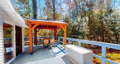 Tree-lined dog-friendly cottage with wrap-around deck, grill, & gas fireplace