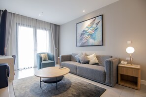 45-inch Smart TV with cable channels - Le Places ZENITY Apartment District 1 (Ho Chi Minh City)