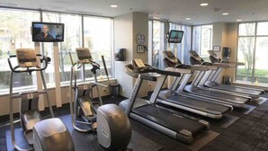 A gym with treadmills, elliptical machines, and stationary bikes. - Amazing Views, DT, Free Parking  (Vancouver)