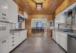 Unclassified image, 3 of 30, button