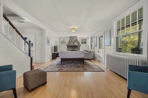 Unclassified image, 5 of 30, button