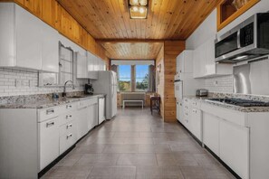 Fridge, microwave, oven, stovetop - Bar Harbor Bungalow! (Bar Harbor)