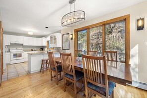 Fridge, microwave, oven, stovetop - Acadian Woods Retreat-Bar Harbor (Bar Harbor)