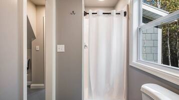 Shower, hair dryer, towels