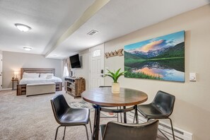 Interior - Mountain Studio (Cascade)