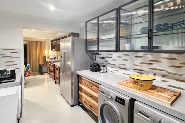 Casa clásica | Cocina privada | Frigorífico grande, microondas, horno y placa de cocina