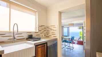 Classic House | Private kitchen | Full-sized fridge, microwave, oven, stovetop