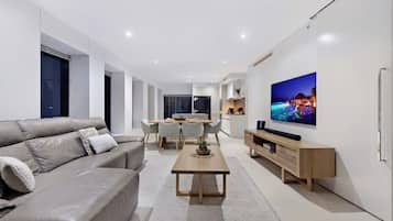 Apartment, 3 Bedrooms, Ocean View | Living area