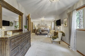 4 bedrooms, desk, laptop workspace, iron/ironing board - Sunnywood (Woodland Park)