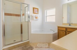 Hair dryer, towels - Lake View - No Rear Neighbors - Pool and Spa - Marbella North (Davenport)