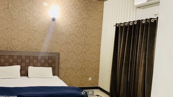 Deluxe Double Room | Desk, soundproofing, iron/ironing board, free WiFi - Homely Guest House (Rawalpindi)