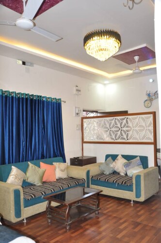 Escape to Tranquility: Family friendly Villa in the heart of the Hills!