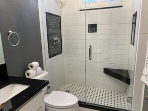 Dusche, Handtücher, Seife, Shampoo