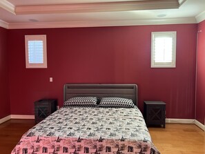 3 chambres, coffres-forts dans les chambres, bureau, Wi-Fi gratuit