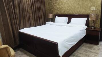 Deluxe Double Room | Iron/ironing board, free WiFi