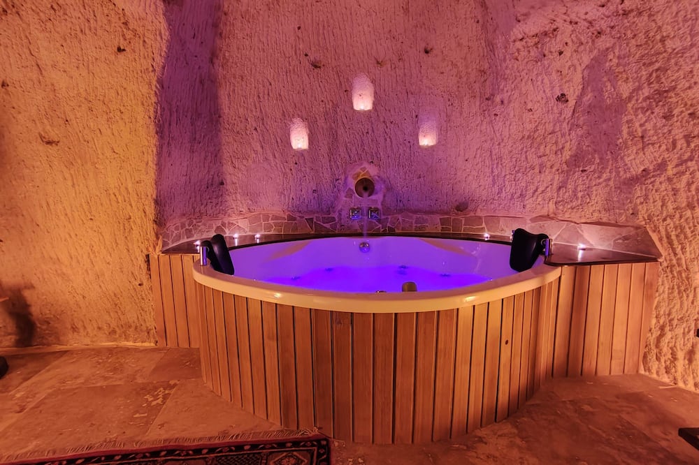 Euphoria Cave House