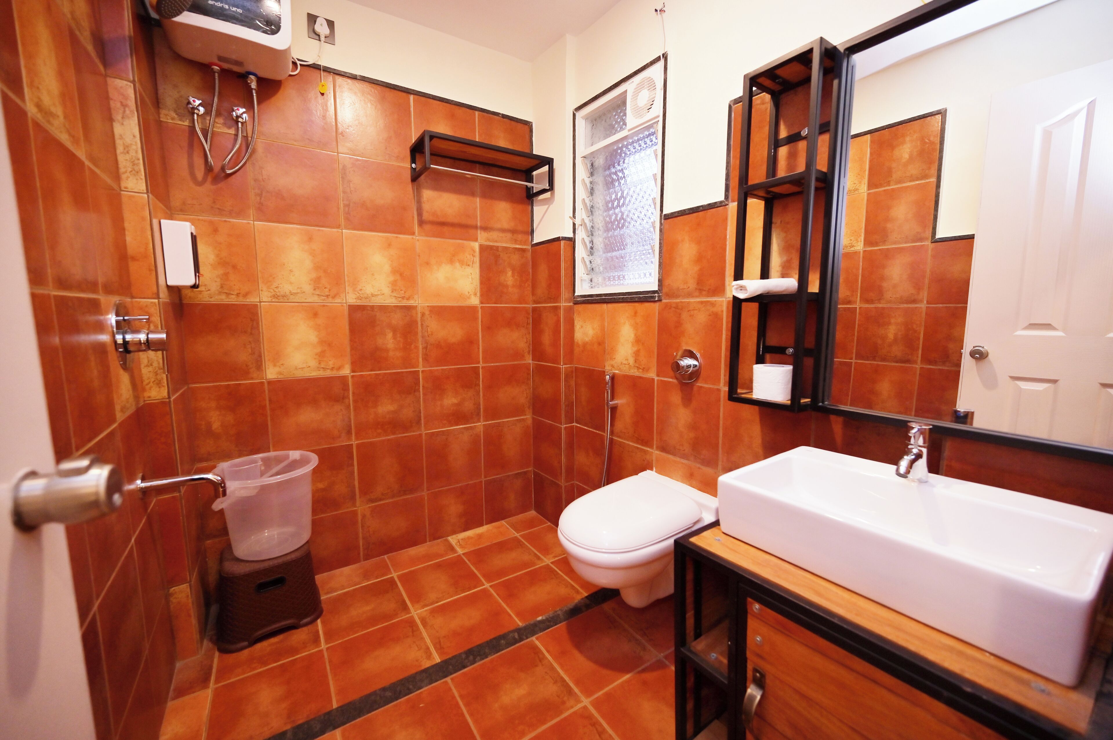 Ducha, toallas, jabón, shampoo