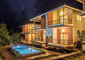 Classic Double or Twin Room | Bed sheets - Forest Escapes Koyna (Patan)