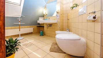 Superior Apartment, Multiple Beds, Kitchen, City View | Bathroom