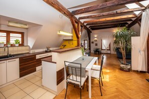 Appartement Supérieur, plusieurs lits, cuisine, vue ville | Cuisine privée