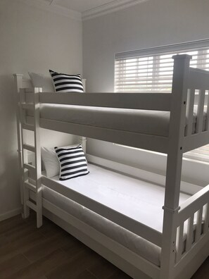 3 bedrooms, iron/ironing board, WiFi, bed sheets