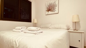 2 Schlafzimmer, Bügeleisen/Bügelbrett, Bettwäsche