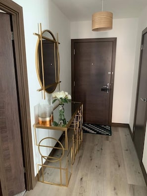 Interior - Raphvin Apex Abode - Two bedroom apartment/parking (Harlow)