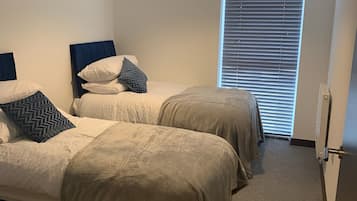 2 quartos, ferros/tábuas de passar roupa, Wi-Fi, roupa de cama