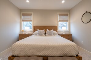 5 bedrooms, iron/ironing board, free WiFi, bed sheets - Your Perfect Saugatuck Getaway! (Saugatuck)
