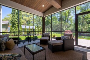 Smart TV, fireplace - Your Perfect Saugatuck Getaway! (Saugatuck)