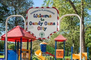 Children's area - Narberth - Quiet Street Near Downtown and Train (Narberth)