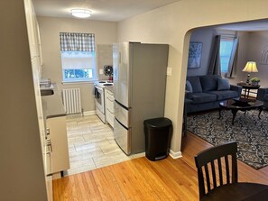 TV, offices - Narberth - Quiet Street Near Downtown and Train (Narberth)