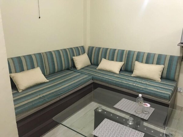 32-inch LCD TV with cable channels - Khaqan Heights Murree (Murree)