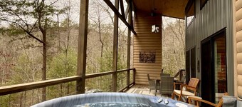 Whispering Woods • Modern Cabin w/ HOT TUB